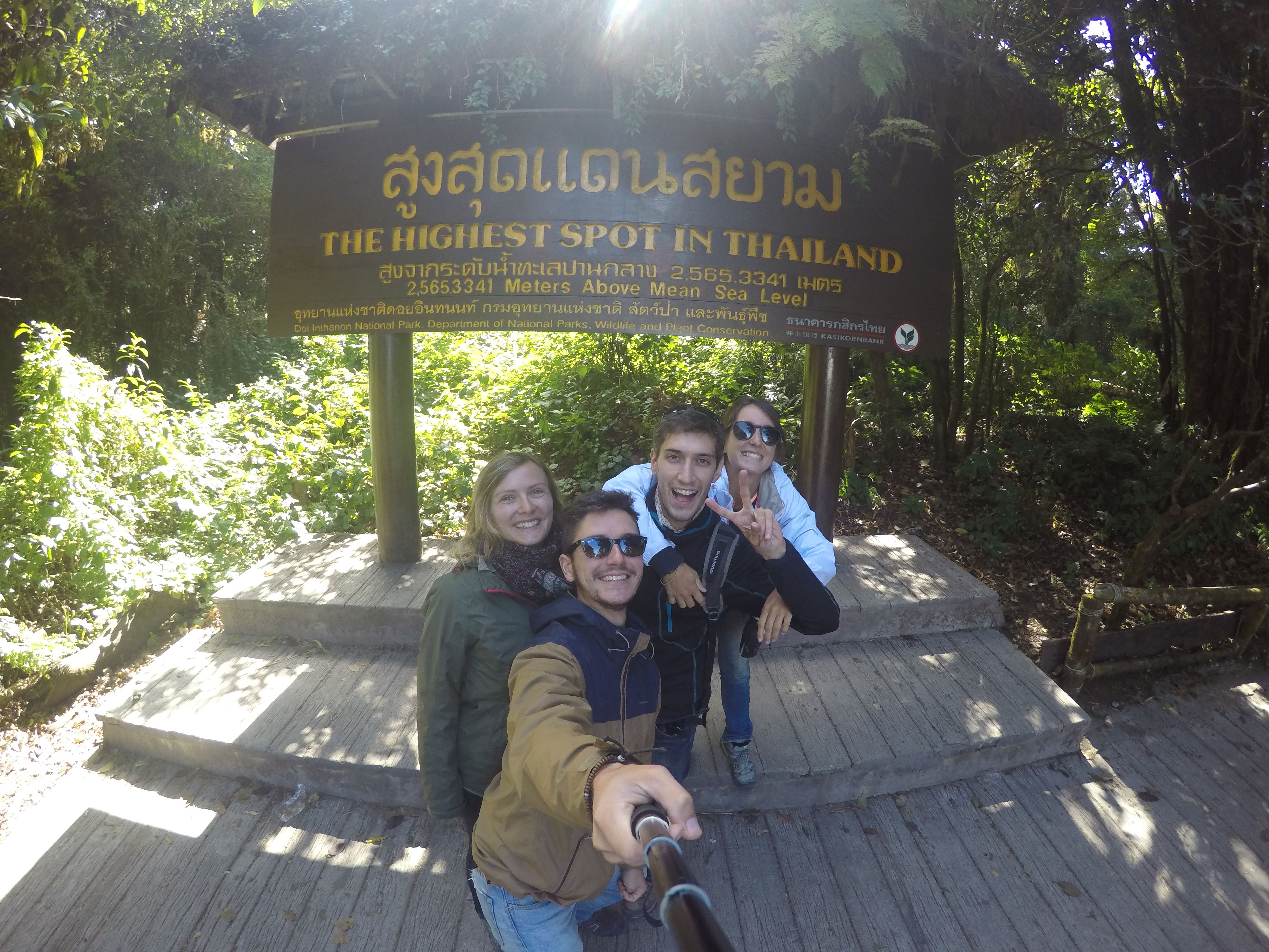Selfie-time sur le plus haut sommet de Thaïlande